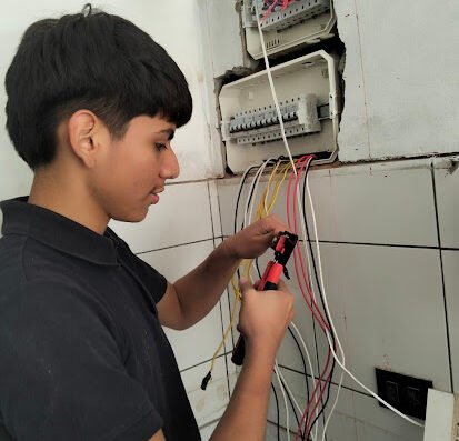 TECNICO ELECTRICISTA