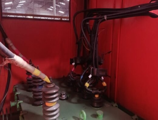 Electricista a nivel residencial, comercial e industrial
